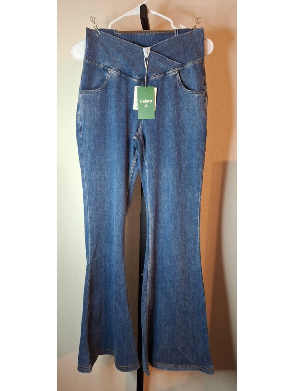 Halara Women's Flared Denim NWT size Med Regular